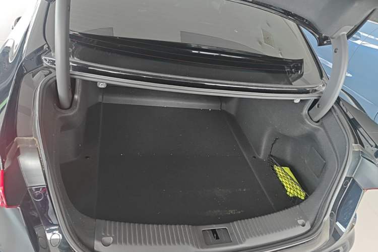 Used Hongqi H5 2023 1.5T HEV Smart Connect Flagship Edition Trunk
