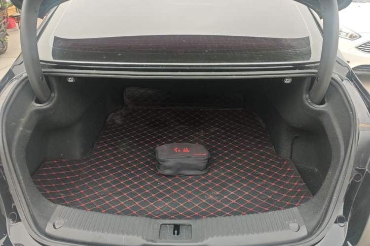 Used Hongqi H5 2023 2.0T Automatic Smart Connect Flagship Edition Trunk