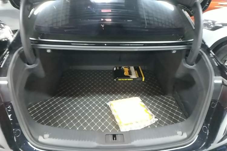 Used Hongqi H5 2023 2.0T Automatic Smart Connect Flagship Edition Trunk