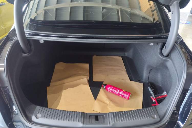 Used Hongqi H5 2023 1.5T DCT Smart Connect Flagship Edition Trunk