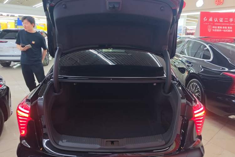 Used Hongqi H5 2023 2.0T Automatic Smart Connect Flagship Edition Trunk