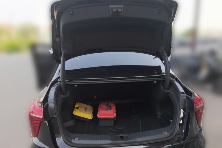 Used Hongqi H5 2023 2.0T Automatic Smart Connect Flagship Edition Trunk