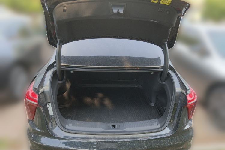Used Hongqi H5 2023 2.0T Automatic Smart Connect Flagship Edition Trunk