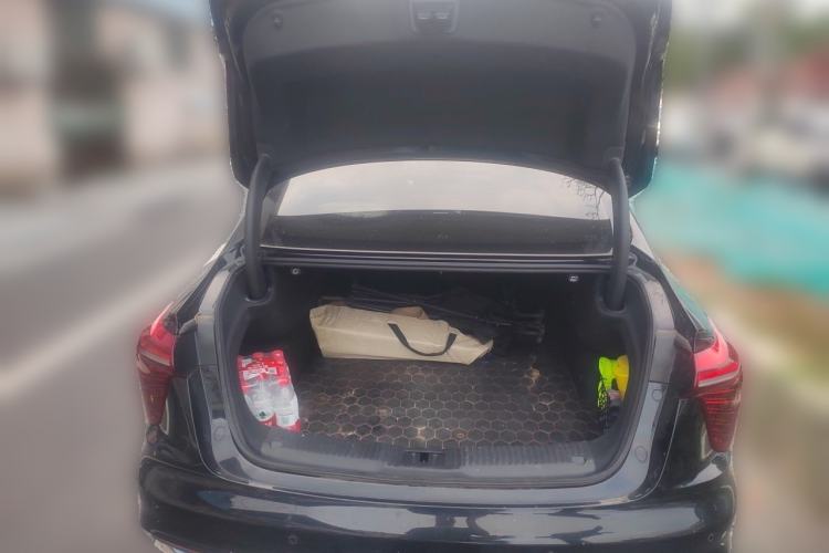 Used Hongqi H5 2023 2.0T Automatic Smart Connect Flagship Edition Trunk