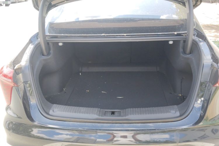 Used Hongqi H5 2023 2.0T Automatic Smart Connect Flagship Edition Trunk