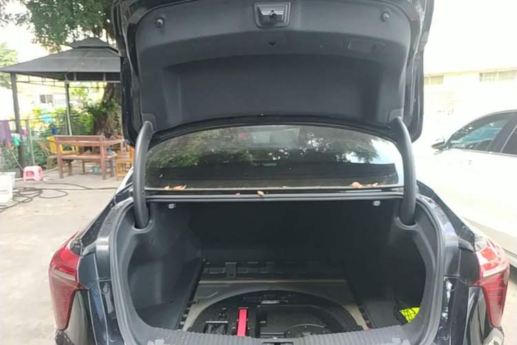 Used Hongqi H5 2023 2.0T Automatic Smart Connect Flagship Edition Trunk