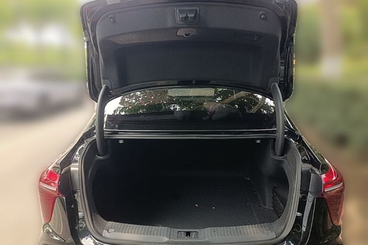 Used Hongqi H5 2023 2.0T Automatic Smart Connect Flagship Edition Trunk