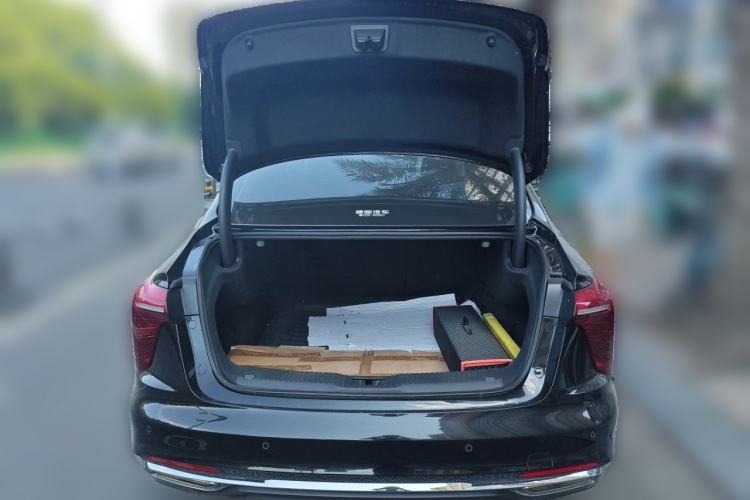 Used Hongqi H5 2023 2.0T Automatic Smart Connect Flagship Edition Trunk