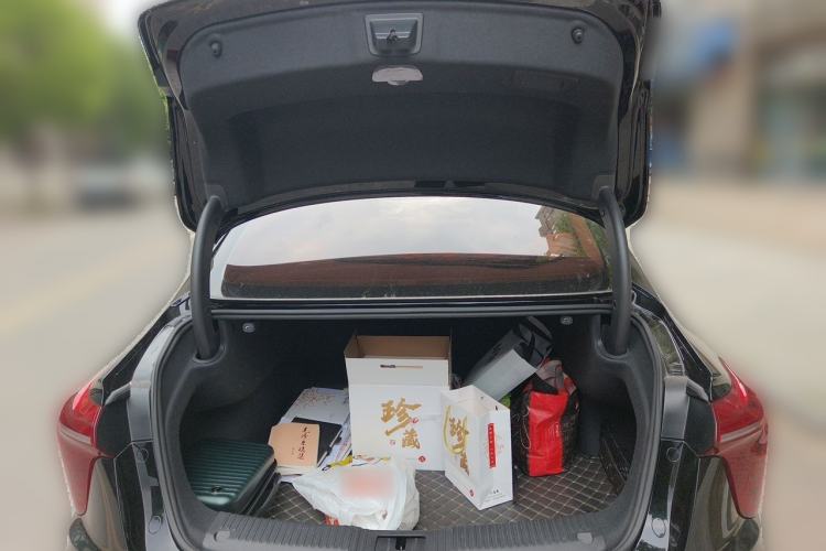 Used Hongqi H5 2023 2.0T Automatic Smart Connect Flagship Edition Trunk