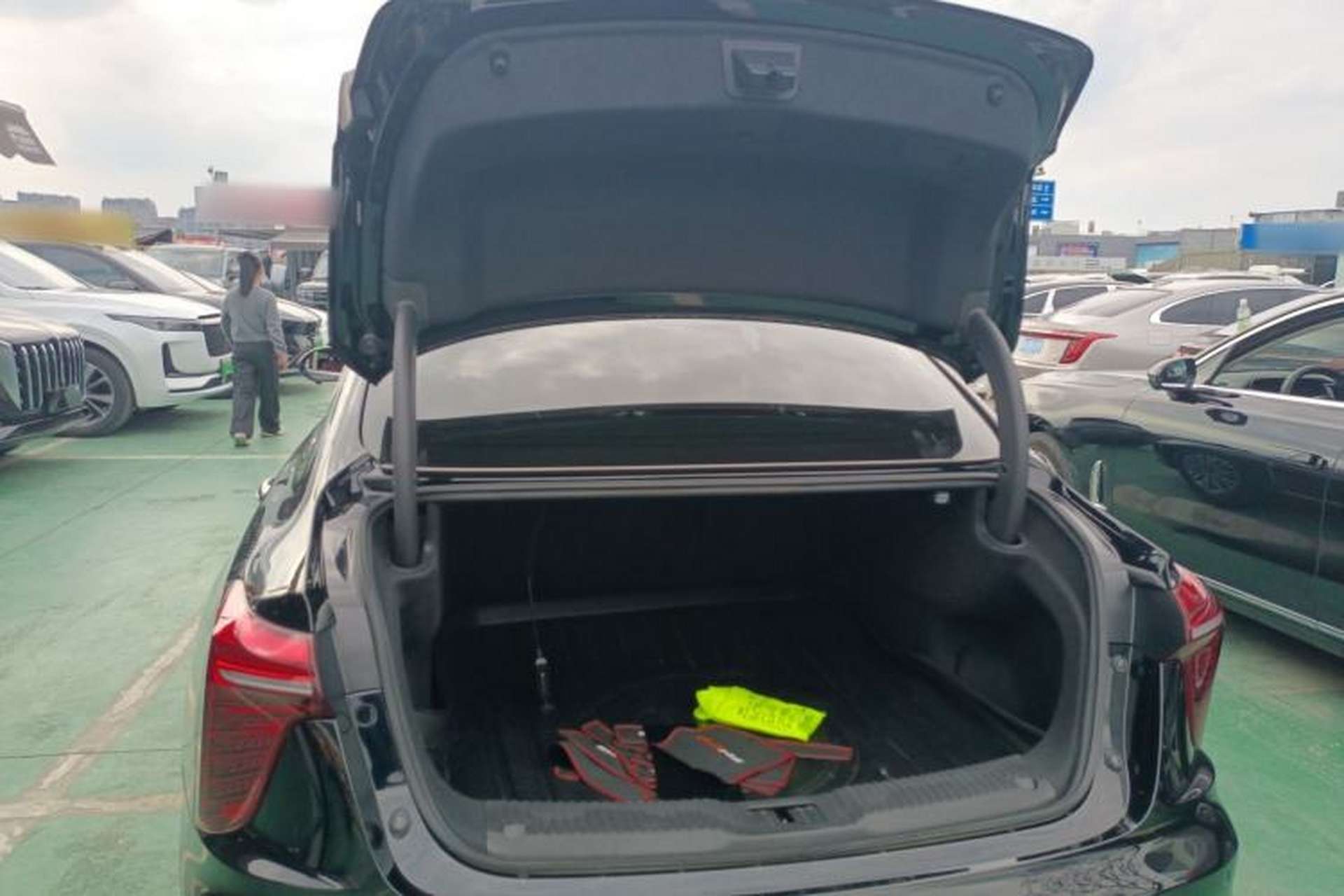 Used Hongqi H5 2023 2.0T Automatic Smart Connect Flagship Edition Trunk