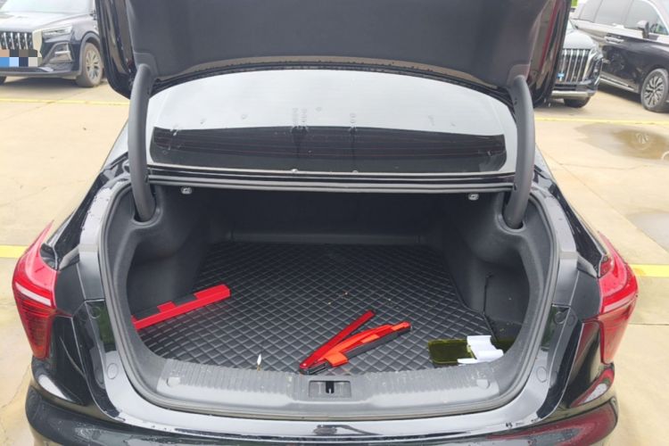 Used Hongqi H5 2023 1.5T DCT Smart Connect Flagship Edition Trunk