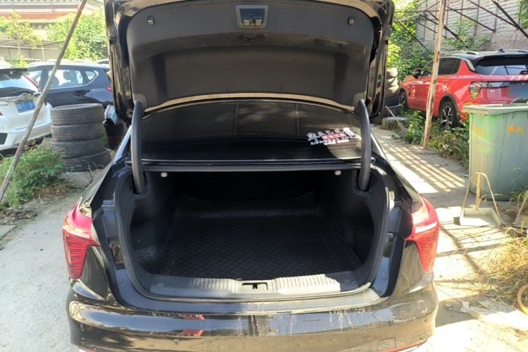 Used Hongqi H5 2023 2.0T Automatic Smart Connect Flagship Edition Trunk