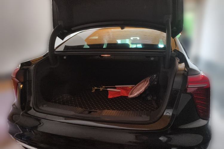 Used Hongqi H5 2023 2.0T Automatic Smart Connect Flagship Edition Trunk
