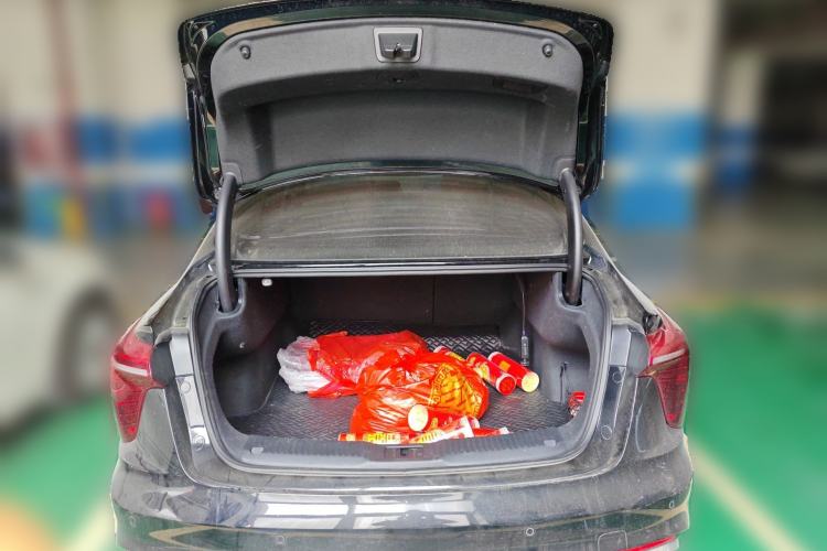 Used Hongqi H5 2023 1.5T DCT Smart Connect Flagship Edition Trunk