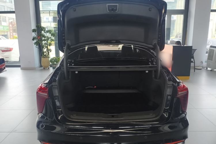Used Hongqi H5 2023 1.5T DCT Smart Connect Flagship Edition Trunk