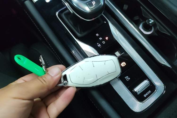 Used Hongqi H5 2023 2.0T Automatic Smart Connect Flagship Edition Vehicle Key