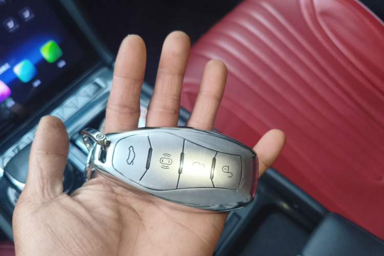 Used Hongqi H5 2023 2.0T Automatic Smart Connect Flagship Edition Vehicle Key