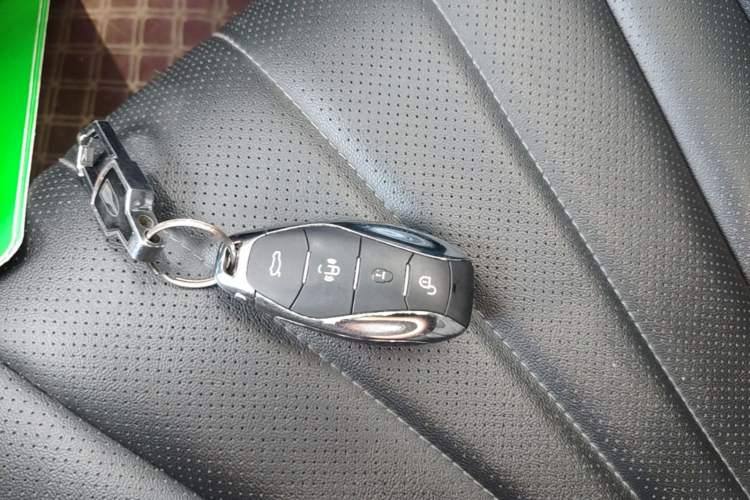 Used Hongqi H5 2023 1.5T DCT Smart Connect Flagship Edition Vehicle Key