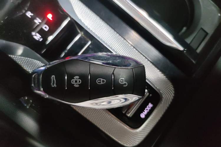 Used Hongqi H5 2023 2.0T Automatic Smart Connect Flagship Edition Vehicle Key