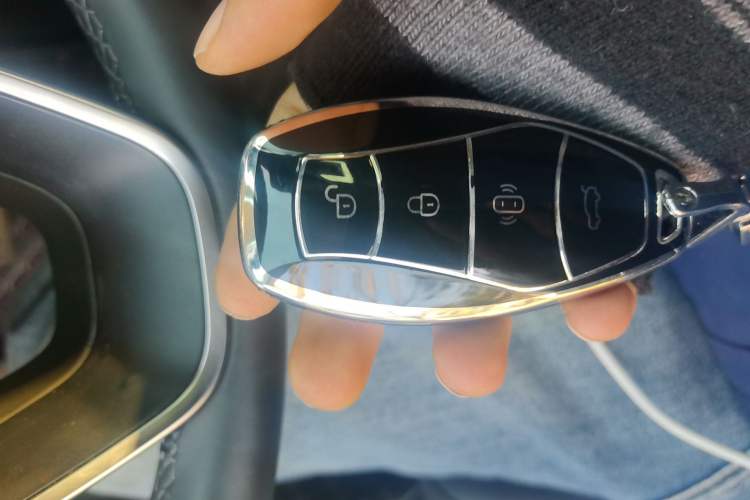 Used Hongqi H5 2023 2.0T Automatic Smart Connect Flagship Edition Vehicle Key