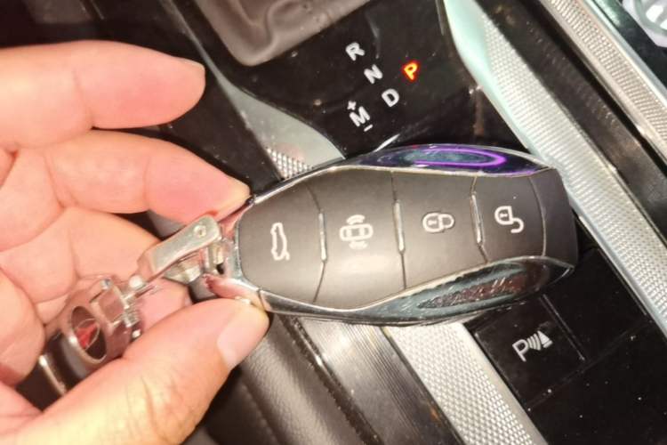 Used Hongqi H5 2023 1.5T DCT Smart Connect Flagship Edition Vehicle Key