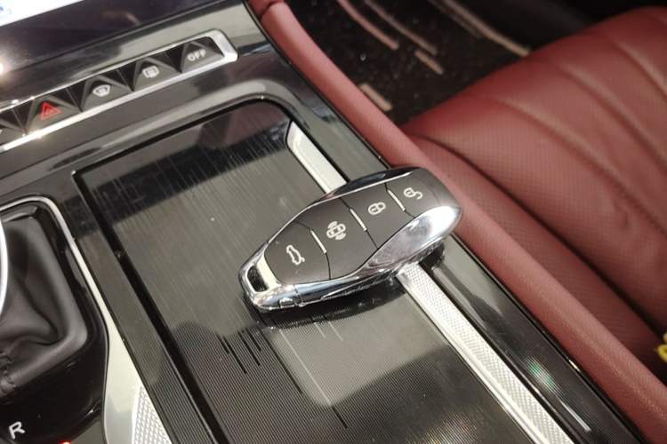Used Hongqi H5 2023 2.0T Automatic Smart Connect Flagship Edition Vehicle Key