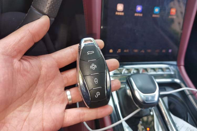 Used Hongqi H5 2023 2.0T Automatic Smart Connect Flagship Edition Vehicle Key