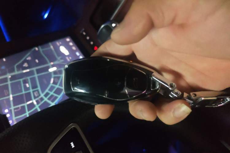 Used Hongqi H5 2023 2.0T Automatic Smart Connect Flagship Edition Vehicle Key
