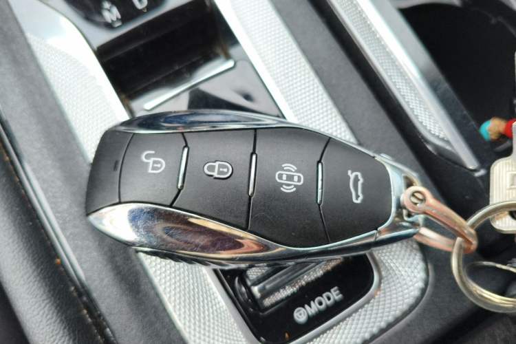 Used Hongqi H5 2023 2.0T Automatic Smart Connect Flagship Edition Vehicle Key