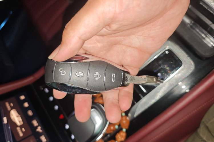 Used Hongqi H5 2023 1.5T DCT Smart Connect Flagship Edition Vehicle Key