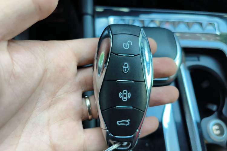 Used Hongqi H5 2023 1.5T DCT Smart Connect Flagship Edition Vehicle Key