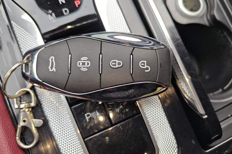 Used Hongqi H5 2023 1.5T DCT Smart Connect Flagship Edition Vehicle Key