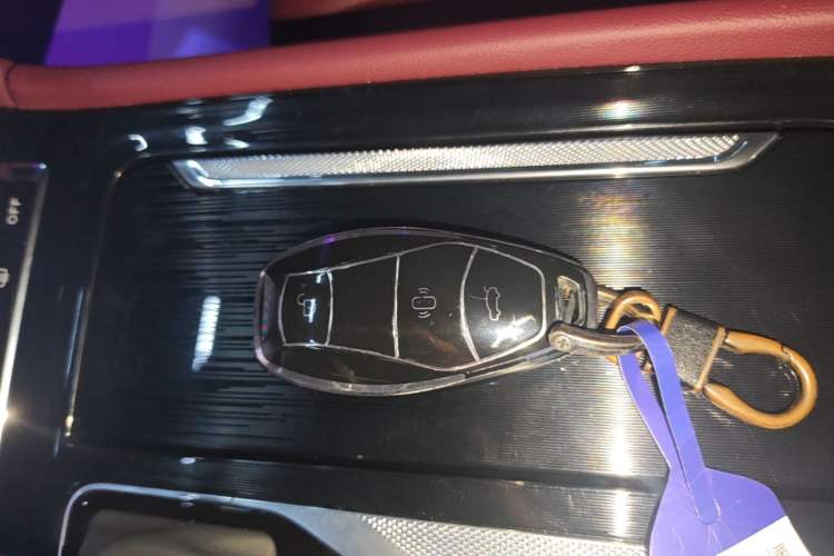 Used Hongqi H5 2023 2.0T Automatic Smart Connect Flagship Edition Vehicle Key