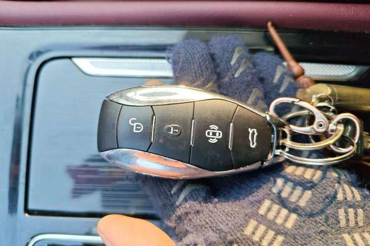 Used Hongqi H5 2023 1.5T HEV Smart Connect Flagship Edition Vehicle Key