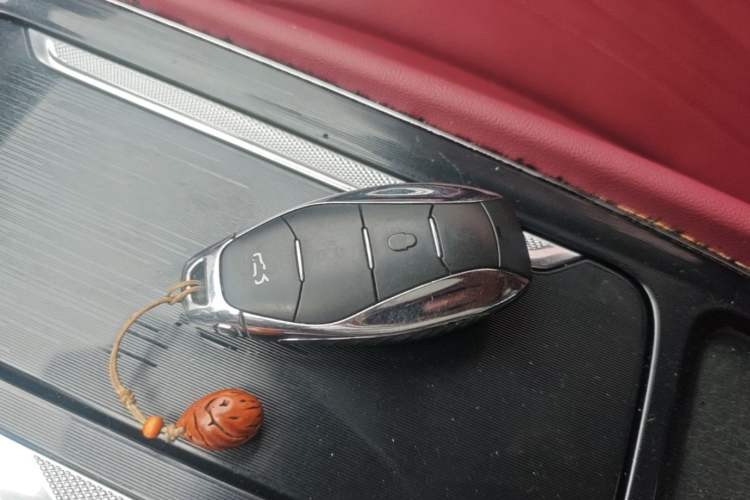 Used Hongqi H5 2023 2.0T Automatic Smart Connect Flagship Edition Vehicle Key