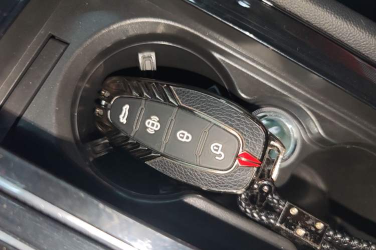 Used Hongqi H5 2023 2.0T Automatic Smart Connect Flagship Edition Vehicle Key