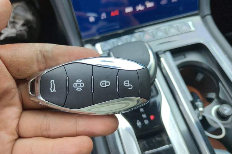 Used Hongqi H5 2023 2.0T Automatic Smart Connect Flagship Edition Vehicle Key