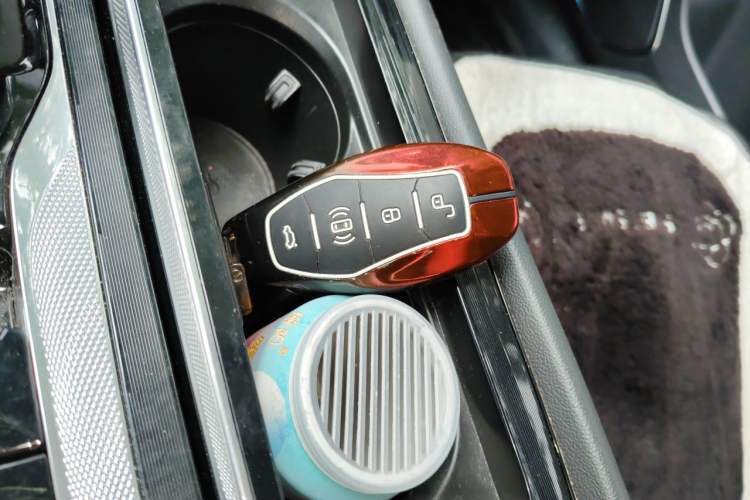 Used Hongqi H5 2023 2.0T Automatic Smart Connect Flagship Edition Vehicle Key