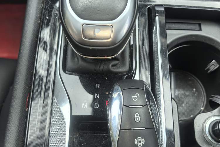 Used Hongqi H5 2023 2.0T Automatic Smart Connect Flagship Edition Vehicle Key
