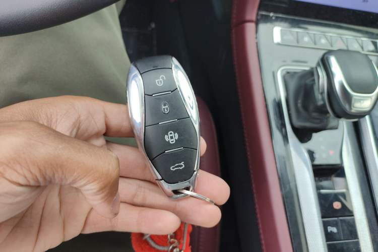 Used Hongqi H5 2023 1.5T DCT Smart Connect Flagship Edition Vehicle Key