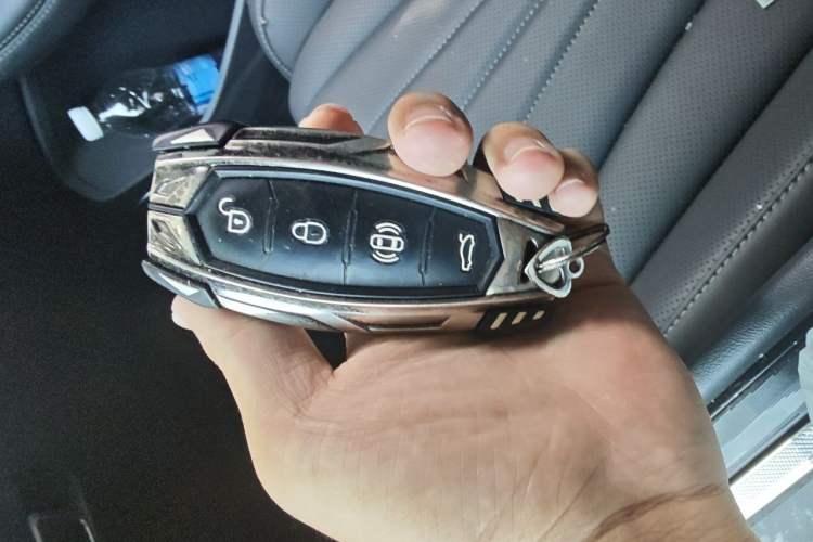 Used Hongqi H5 2023 1.5T DCT Smart Connect Flagship Edition Vehicle Key