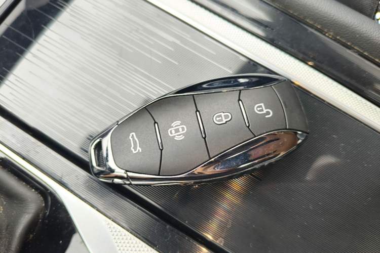 Used Hongqi H5 2023 1.5T DCT Smart Connect Flagship Edition Vehicle Key