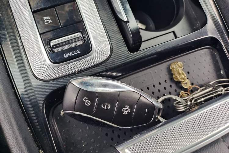 Used Hongqi H5 2023 2.0T Automatic Smart Connect Flagship Edition Vehicle Key