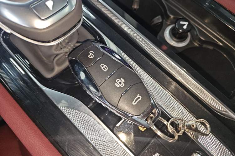Used Hongqi H5 2023 2.0T Automatic Smart Connect Flagship Edition Vehicle Key