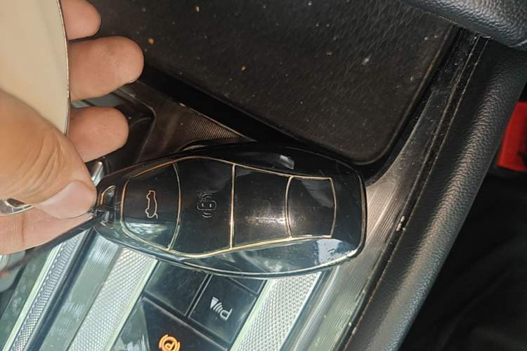 Used Hongqi H5 2023 2.0T Automatic Smart Connect Flagship Edition Vehicle Key