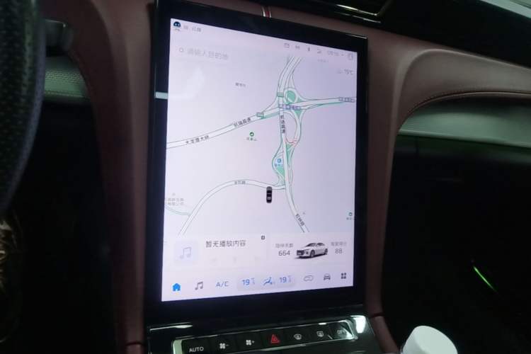 Used Hongqi H5 2023 2.0T Automatic Smart Connect Flagship Edition Audio And AC Panel