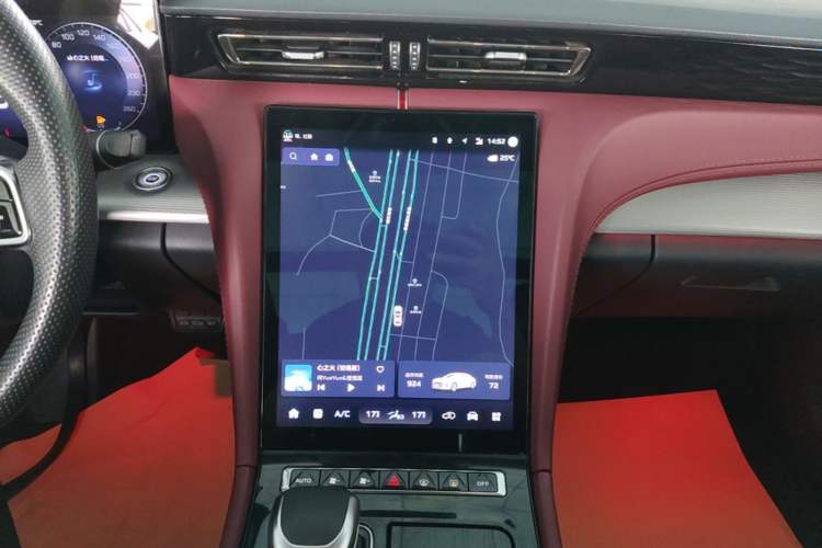 Used Hongqi H5 2023 2.0T Automatic Smart Connect Flagship Edition Audio And AC Panel