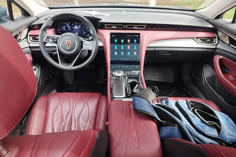 Used Hongqi H5 2023 2.0T Automatic Smart Connect Flagship Edition Center Console