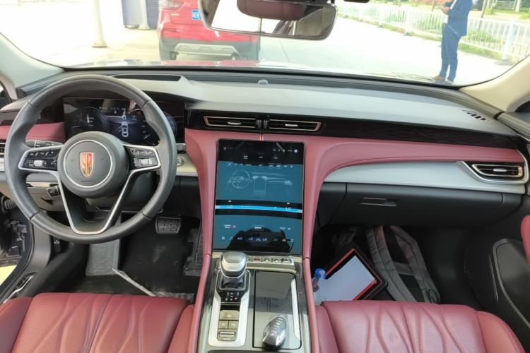 Used Hongqi H5 2023 2.0T Automatic Smart Connect Flagship Edition Center Console