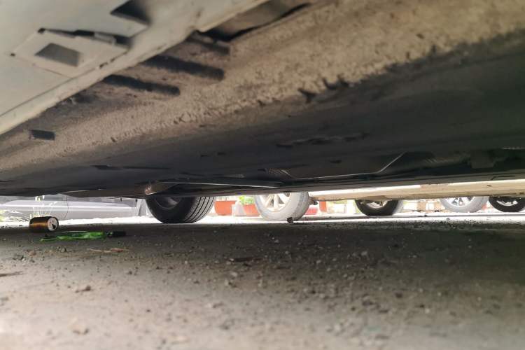 Used Hongqi H5 2023 1.5T DCT Smart Connect Flagship Edition Chassis Front Right